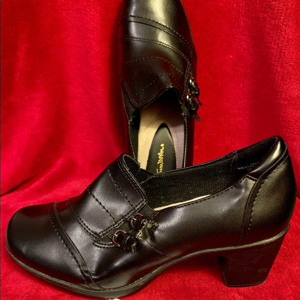 Thom McAn womens heels black size 7 wide LIKE NEW